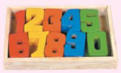WOODEN NUMBER 0-9 ( 2 PCS. EACH) COLOURED WOODEN BOX