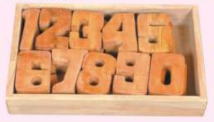 WOODEN NUMBER 0-9 ( 2 PCS. EACH) NATURAL WOODEN BOX